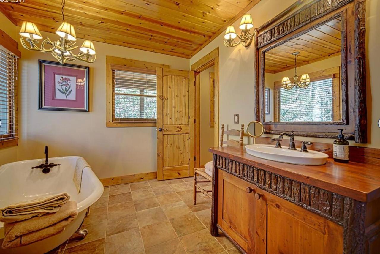 Cozy Creekfront Family Cabin-Pet Friendly -Gamerm-Hot Tub Хаяуасий Екстериор снимка